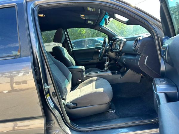 2017 TOYOTA TACOMA