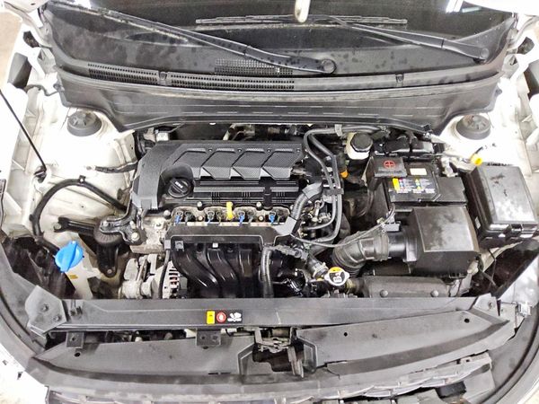 2025 HYUNDAI VENUE SEL, Limited — Engine bay