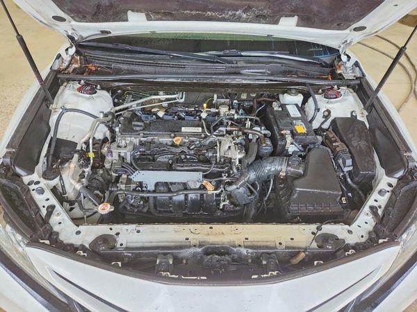 2018 TOYOTA CAMRY XSE — Engine bay