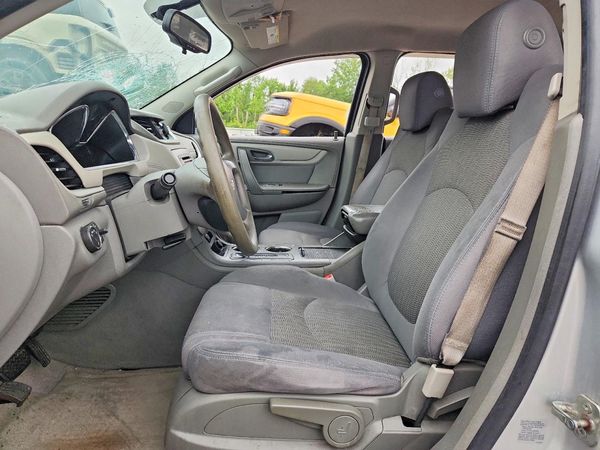 2014 CHEVROLET TRAVERSE LS — DENT