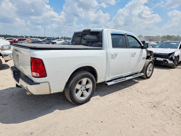2016 RAM 1500 SLT