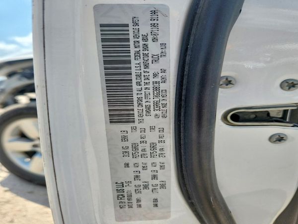 2016 RAM 1500 SLT