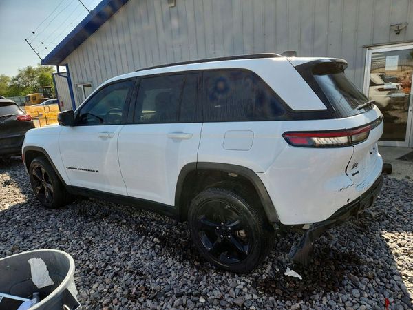 2022 JEEP GRAND CHEROKEE Laredo