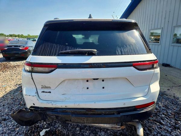 2022 JEEP GRAND CHEROKEE Laredo