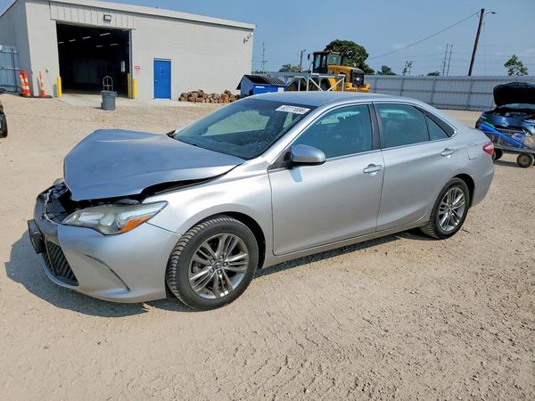 2016 TOYOTA CAMRY — Front 3/4