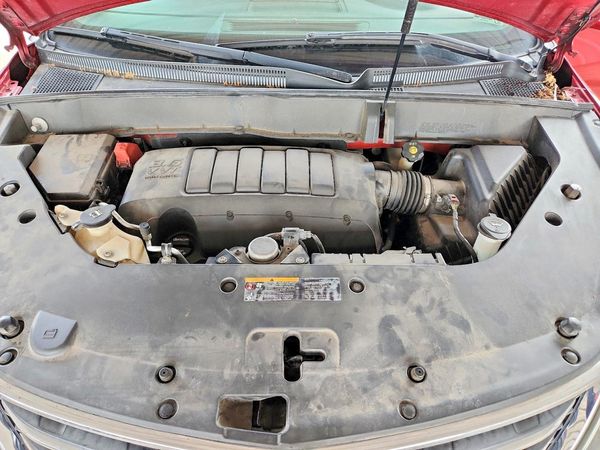 2014 CHEVROLET TRAVERSE 1LT — Engine bay