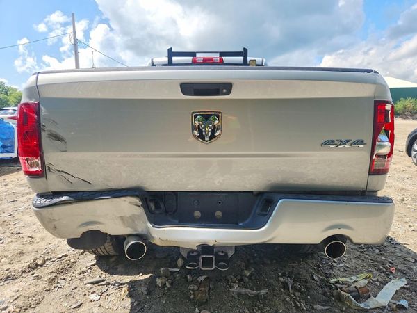 2014 RAM 1500 ST QUAD CAB 4X4