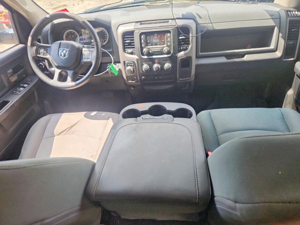 2014 RAM 1500 ST QUAD CAB 4X4