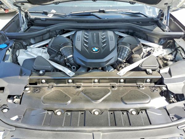 2022 BMW X5 M50i