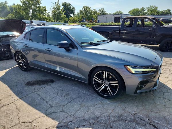 2019 VOLVO S60 R-Design