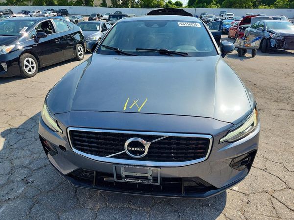 2019 VOLVO S60 R-Design