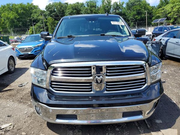 2017 RAM 1500 SLT CREW CAB 4X4