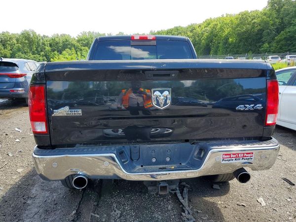 2017 RAM 1500 SLT CREW CAB 4X4