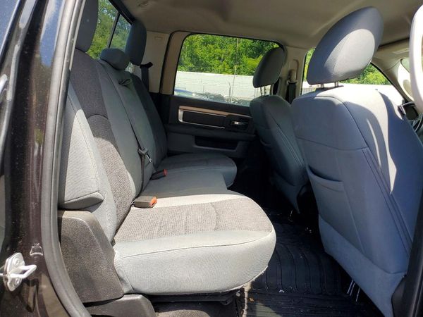 2017 RAM 1500 SLT CREW CAB 4X4