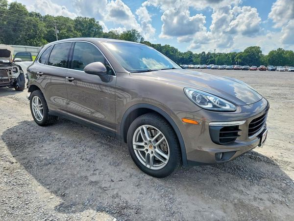 2015 PORSCHE CAYENNE