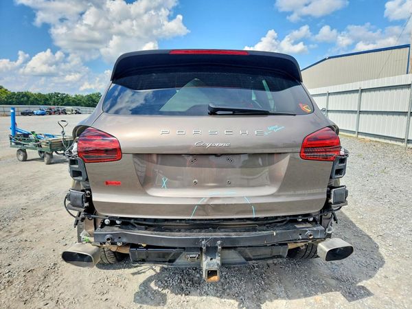 2015 PORSCHE CAYENNE