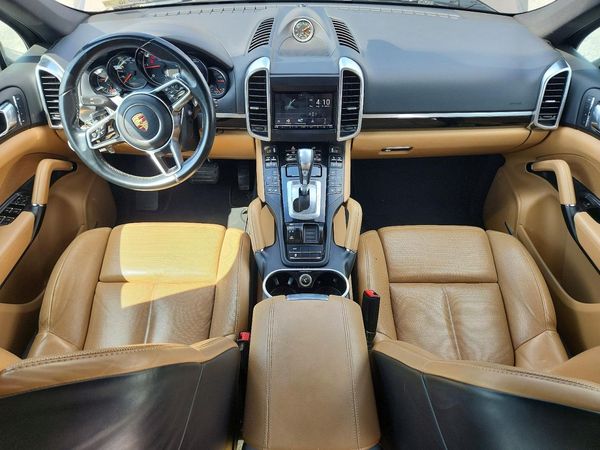 2015 PORSCHE CAYENNE