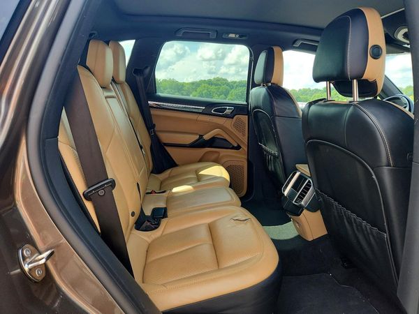 2015 PORSCHE CAYENNE