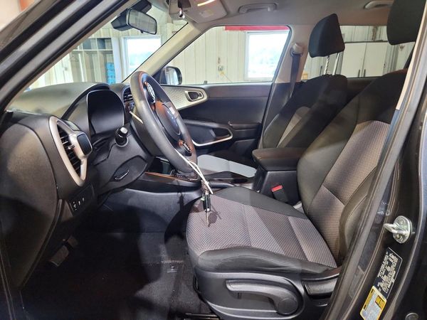 2024 KIA SOUL LX, S