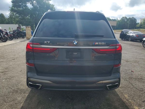 2021 BMW X7