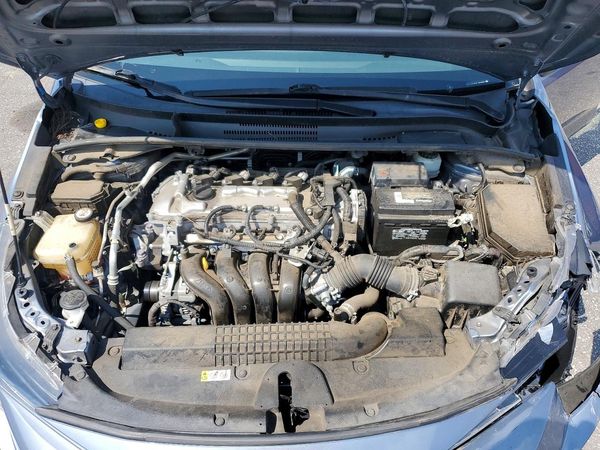2020 TOYOTA COROLLA LE — Engine bay