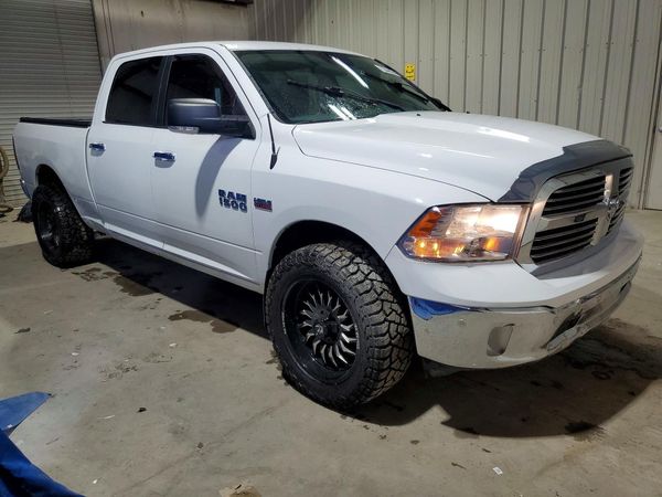 2017 RAM 1500 SLT