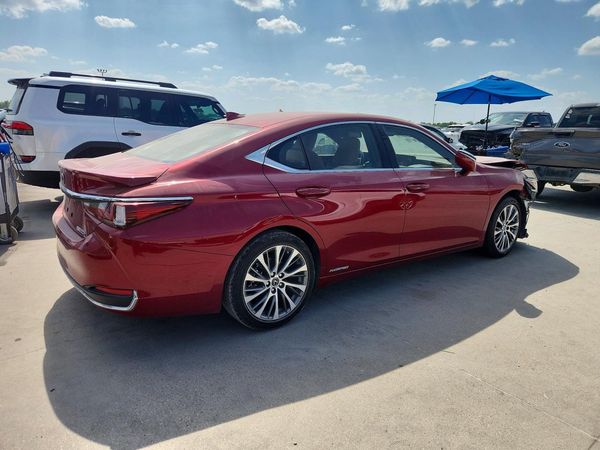 2019 LEXUS ES