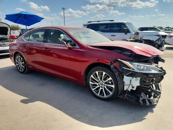 2019 LEXUS ES