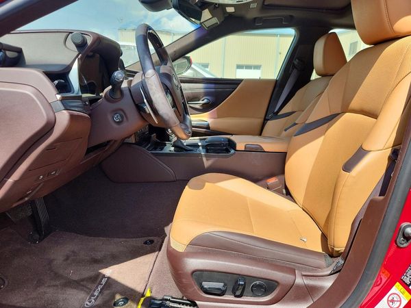 2019 LEXUS ES