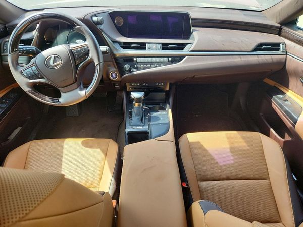 2019 LEXUS ES