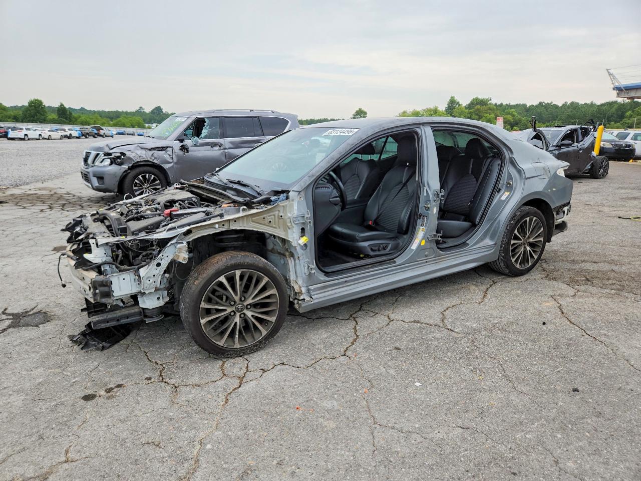 2018 TOYOTA CAMRY L/LE/SE/XLE — Front 3/4