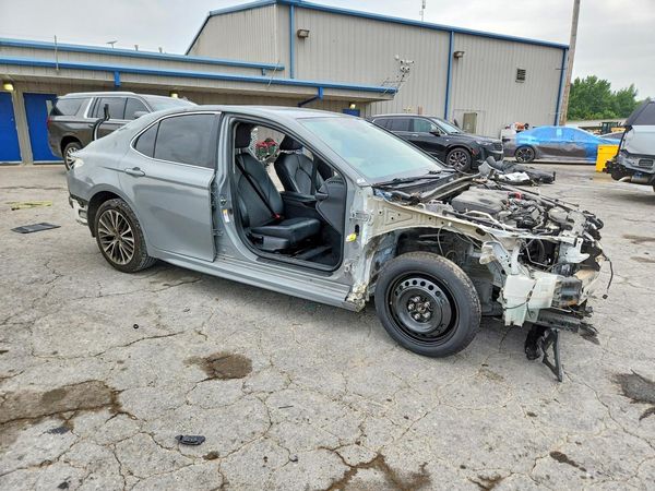 2018 TOYOTA CAMRY L/LE/SE/XLE — Passenger 3/4