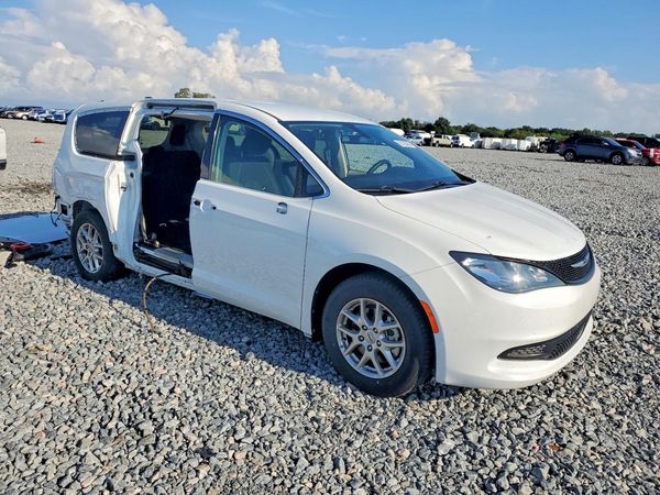 2022 CHRYSLER VOYAGER