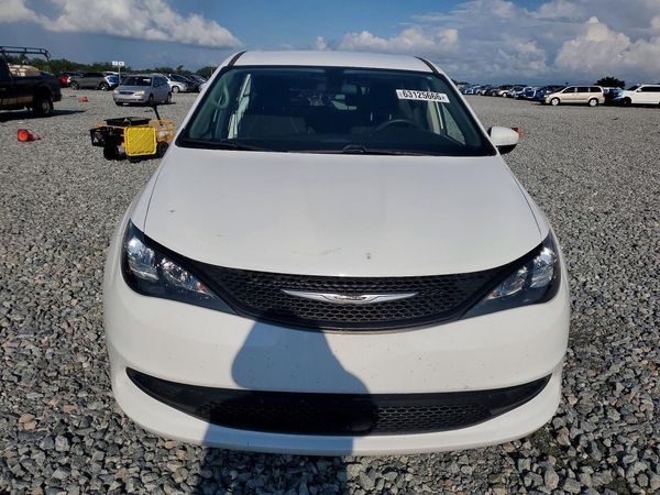 2022 CHRYSLER VOYAGER