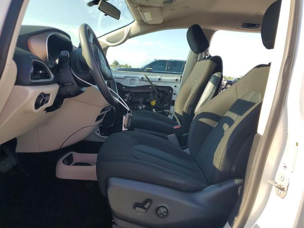 2022 CHRYSLER VOYAGER