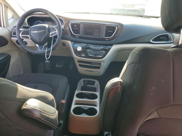 2022 CHRYSLER VOYAGER