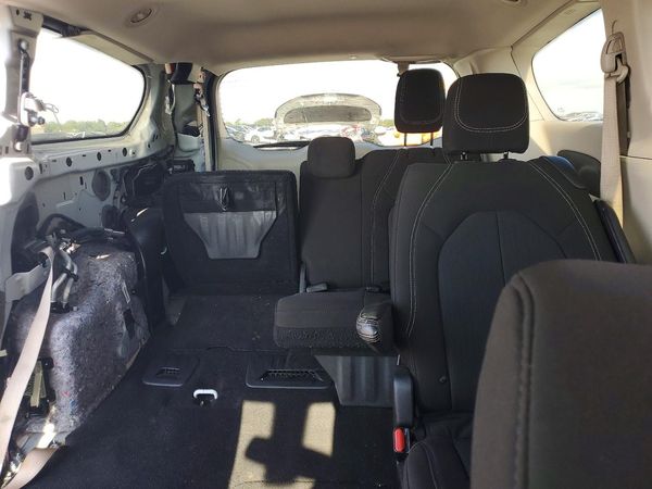 2022 CHRYSLER VOYAGER