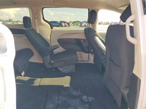 2022 CHRYSLER VOYAGER
