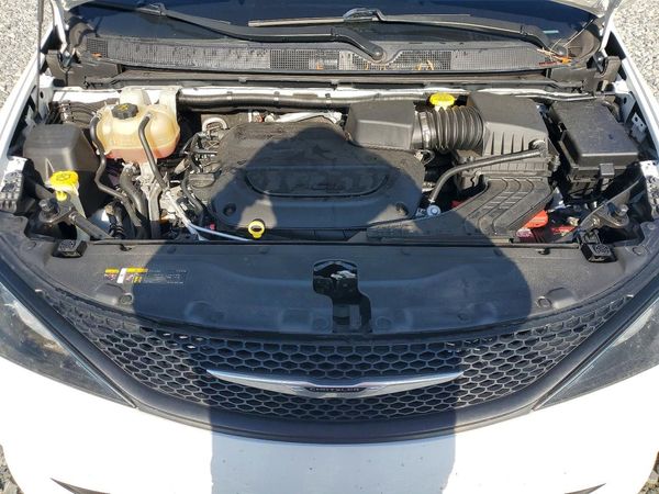 2022 CHRYSLER VOYAGER