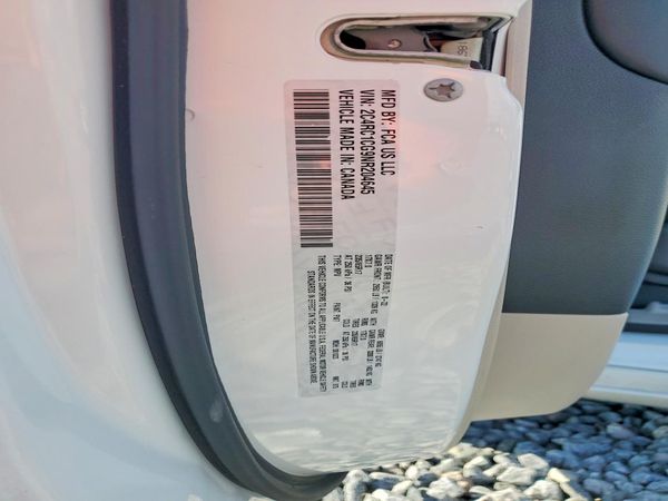 2022 CHRYSLER VOYAGER