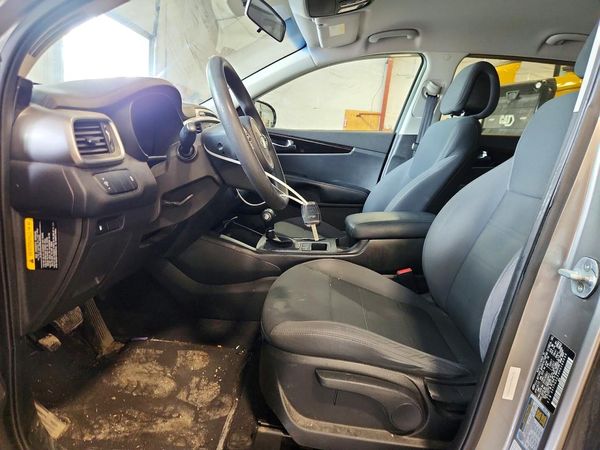 2017 KIA SORENTO L, LX