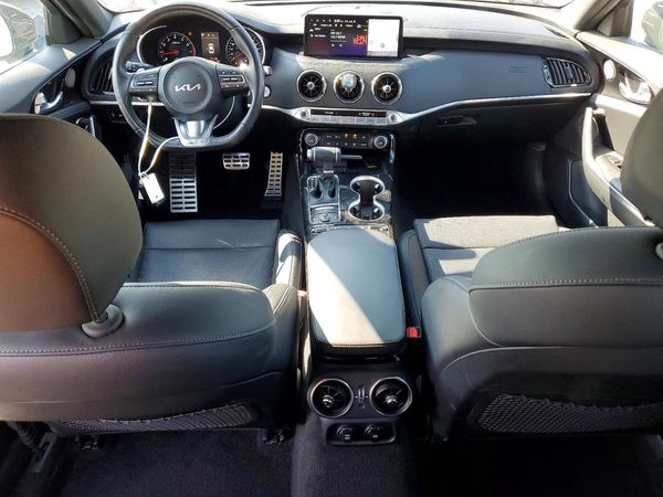 2023 KIA STINGER