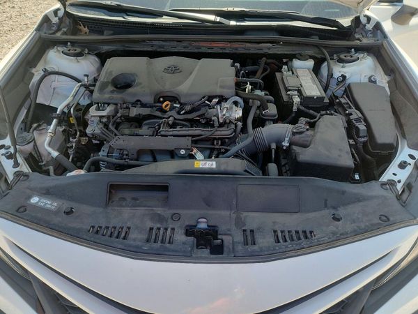 2022 TOYOTA CAMRY SE — Engine bay