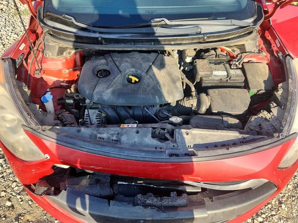 2014 HYUNDAI ELANTRA STD, Style, Tech — Engine bay