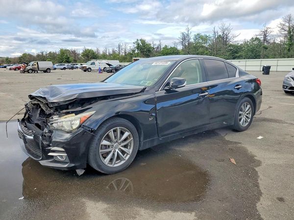 2015 INFINITI Q50