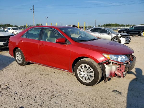 2014 TOYOTA CAMRY
