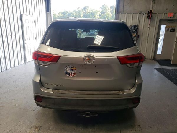 2018 TOYOTA HIGHLANDER LE/LE Plus