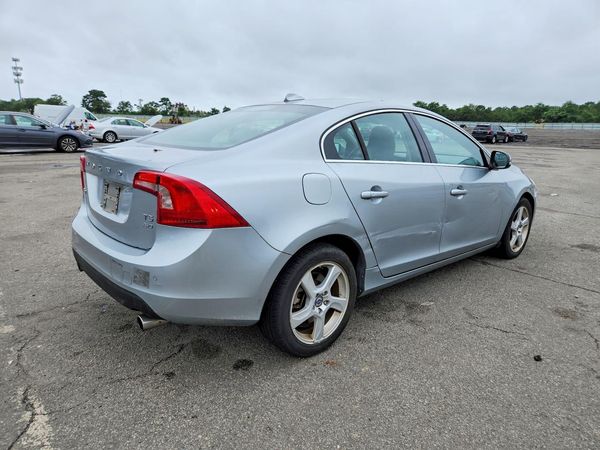 2013 VOLVO S60