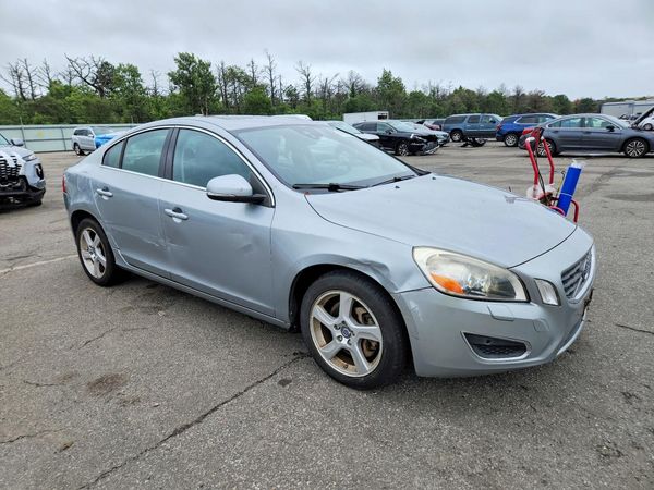 2013 VOLVO S60