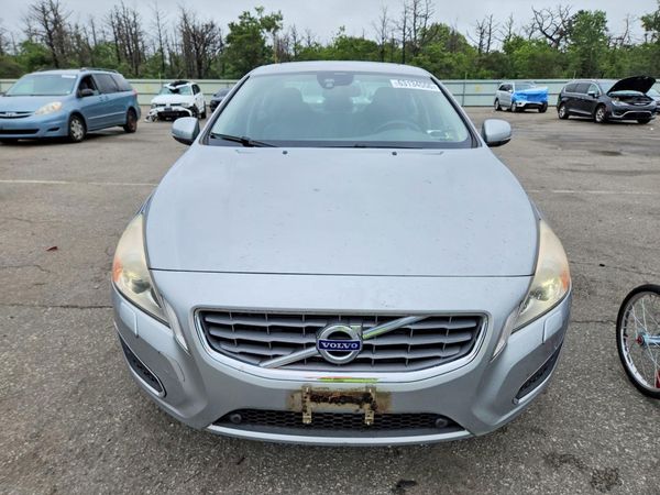 2013 VOLVO S60